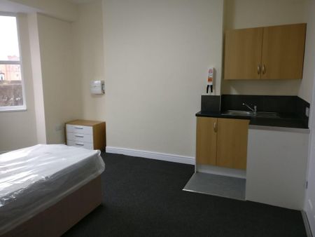 1 bedroom in a house share to rent - Photo 2