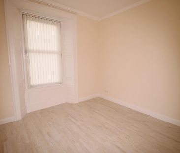 4 bedroom flat to rent - Photo 6