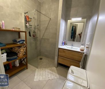 Location Appartement 3 pièces 62m² ST GILLES LES HAUTS 97435 - Photo 4