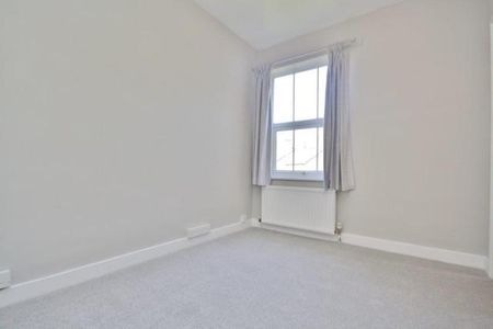 4 bedroom semi-detached house to rent - Photo 4