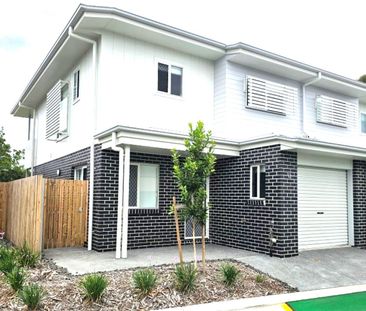 3 BED 2BATH TOWNHOUSE WITH FULLY DUCTED AIR-LAWNED BACKYARD OVERLOO... - Photo 3