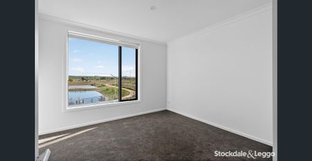 Stylish 4 BedroomTownhouse in Prime Grand View Location! - Photo 3