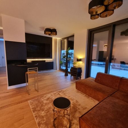 Wunderschöne 3-Zimmer Penthouse-Wohnung mit Dachterrasse und Weitblick auf den Wartberg sucht Sie! - Photo 2