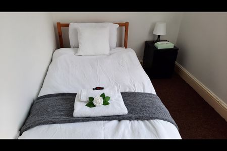 Room in a Shared House, St. Erkenwald Road, IG11 - Photo 4