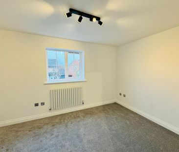 3 bedroom end of terrace house to rent - Photo 3