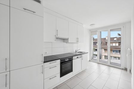 Schöne 3 ZWG mit grossem Balkon! - Photo 2