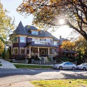 Stunning Vancouver 1 bed Victorian Heritage Home for long term lease - Photo 2