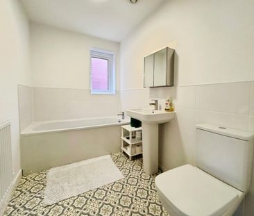3 bedroom House To Let Total Size: 851 SQ FT - Photo 4