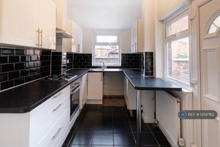 3 bedroom terraced house to rent - Photo 2