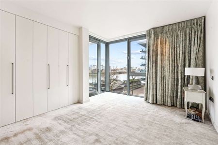 A rare, full width river front three bedroom apartment in the sought after Riverside Quarter development. - Photo 4