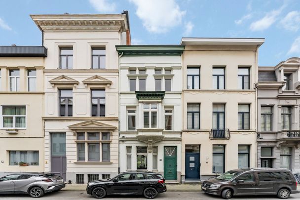 Prachtig gerenoveerd herenhuis in de gewilde Zurenborg wijk! - Foto 1