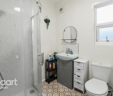 1 bedroom in a house share to rent - Photo 3