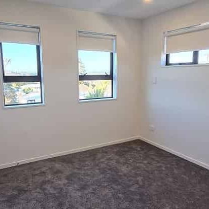 Spacious 2-Bedroom Townhouse - Ranui - Photo 1