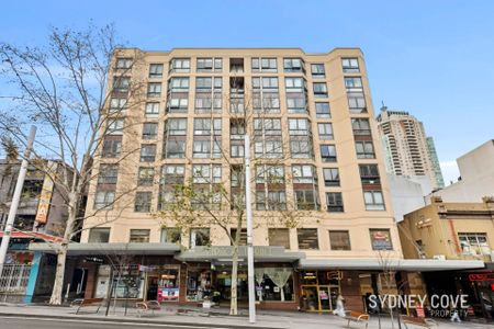 RENOVATED APARTMENT IN A FANTASTIC LOCATION | FURNISHED - Photo 2