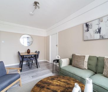 2 bedroom flat to rent - Photo 2