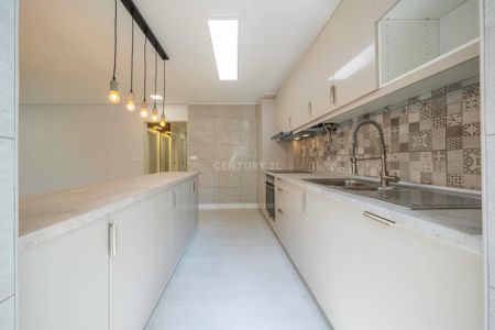 Elegante Apartamento T2 Renovado em Setúbal, para Arrendamento - Photo 4