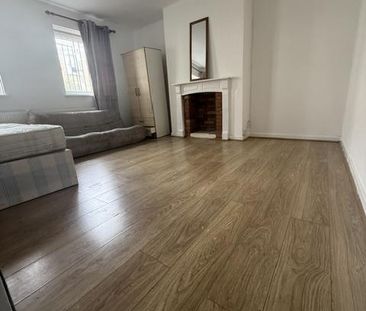 3 bedroom apartment to rent - Photo 2