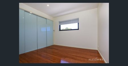 Spacious and Modern 4 Bedroom Townhouse - Photo 5