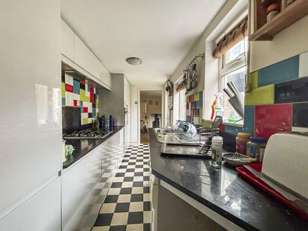 2 bedroom end of terrace house to rent - Photo 4