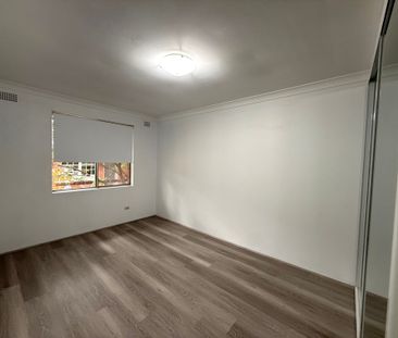 Renovated 2 Bedroom Apartment - Photo 2