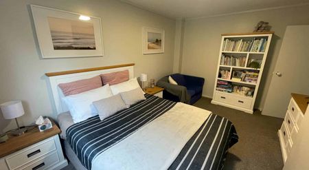 5 Bedroom Family Living in Brookfield - Photo 5