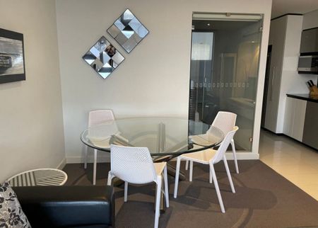 Stylish 1 Bedroom, 1 Bathroom Furnished Apartment – Prime City Location - Photo 4