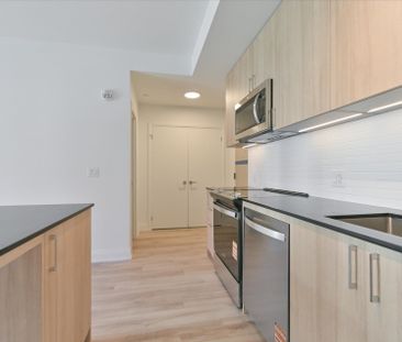 For Lease - 3250 Carding Mill Trail Unit# 324, Oakville, Ontario - Photo 4