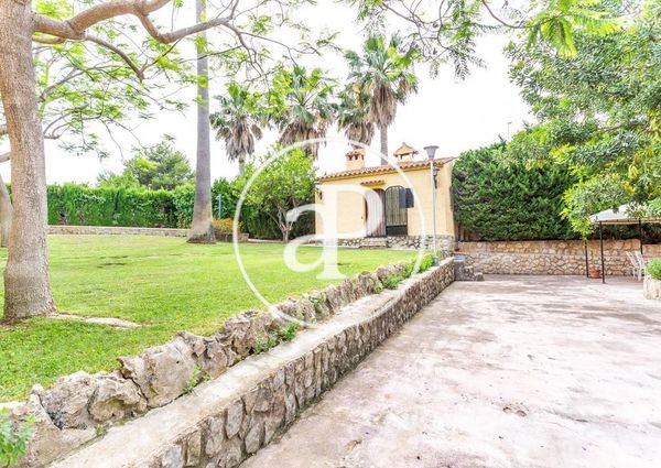 Luxury Villa for rent in Turís, Valencia