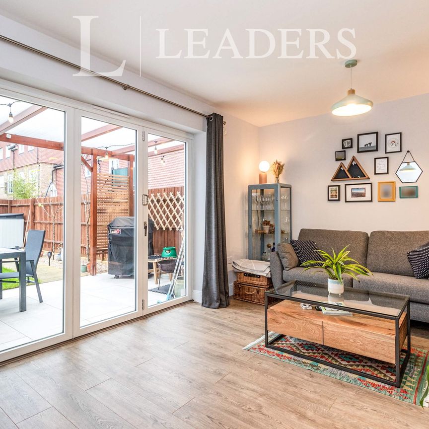 4 bedroom house to rent Langdale Terrace, Ambleside Avenue, Walton-on-Thames, KT12 - Photo 1