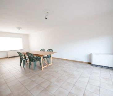 Instapklare woning met tuin en 2 garages in Oeselgem. - Foto 2