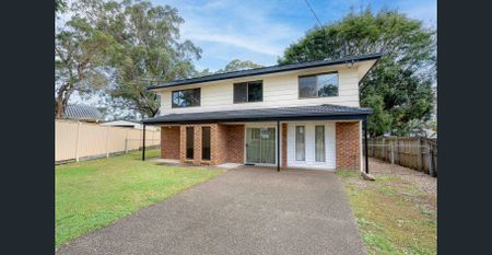 Spacious 5 bedroom Home - Photo 3