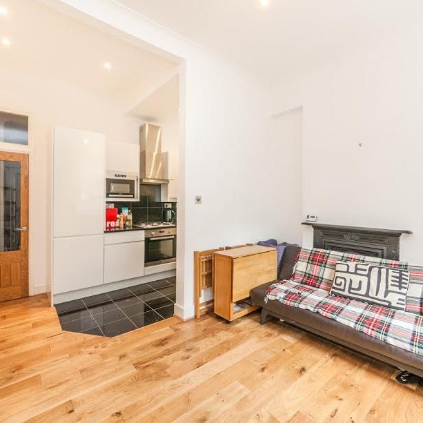 2 Bed Flat, Rushcroft Road, SW2 - Photo 1