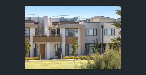 Modern Townhouse Exuding Style & Class - Photo 1