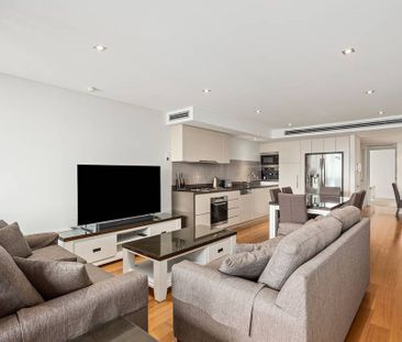 Stylish Two-Bedroom Apartment in Prime Location - Photo 1