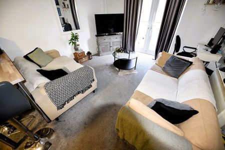 2 bedroom Flat in Flat 4, Leeds - Photo 3