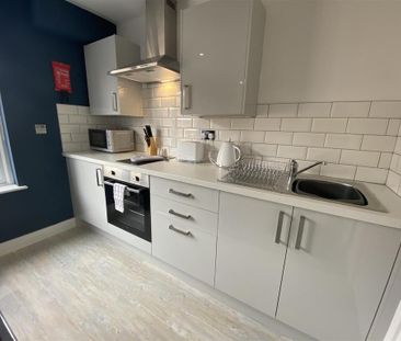 1 bedroom in a house share to rent - Photo 4