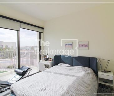 Single row | Corner unit | Landscaped - Photo 2