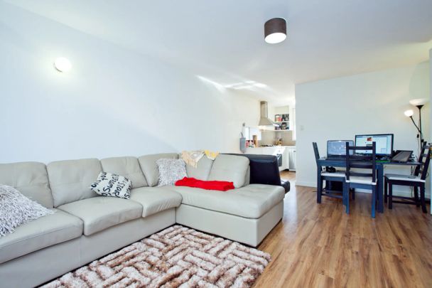 Fabulous Nedlands apartment with courtyard. - Photo 1