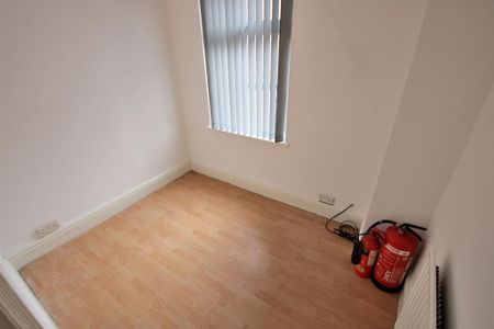 4 bedroom terraced house to rent - Photo 3