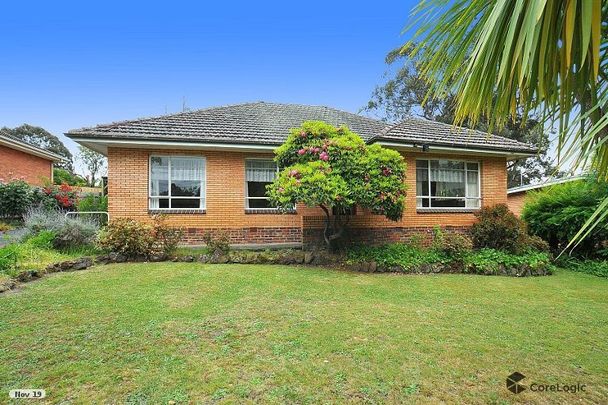 1/12 Warnes Rd , MITCHAM - Photo 1