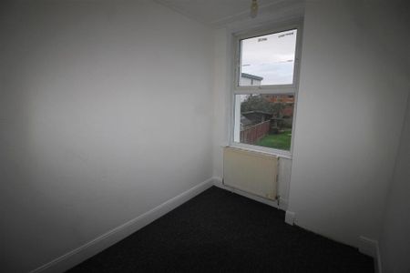 3 bedroom end of terrace house to rent - Photo 4