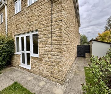 3 bedroom end of terrace house to rent - Photo 4
