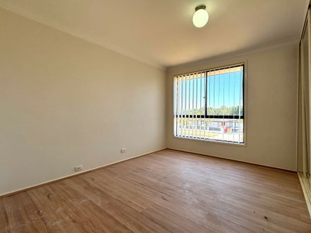 Family Home in Peaceful Edensor Park! - Photo 2