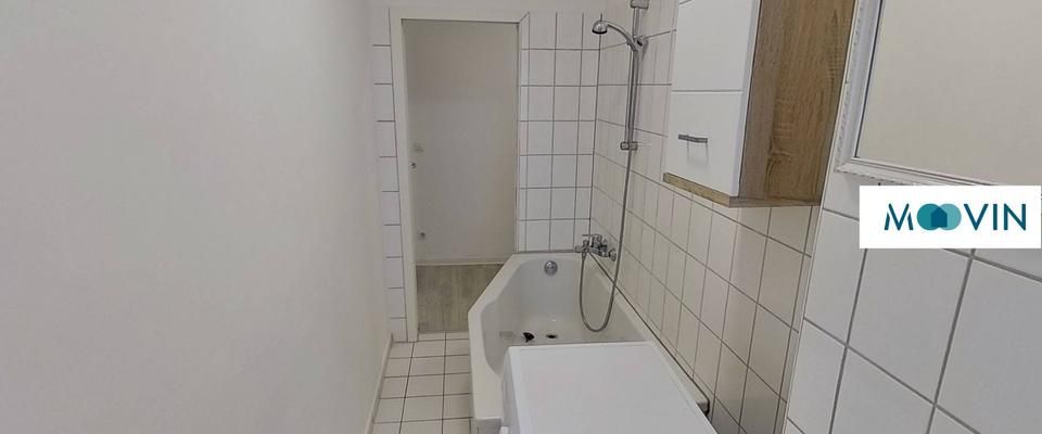 GERÄUMIG UND HELL: Möblierte 2-Zimmer-Wohnung mit Tageslichtbad und EBK - Foto 1