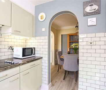 Superb fully renovated two bed two bath period apartment. Beautiful... - Photo 2