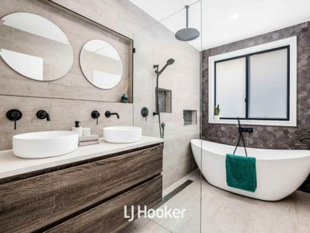 Stunning Family Home - Great Location! - Photo 2