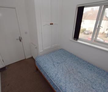 Friars Avenue, Far Cotton, Northampton, NN4 - Photo 3