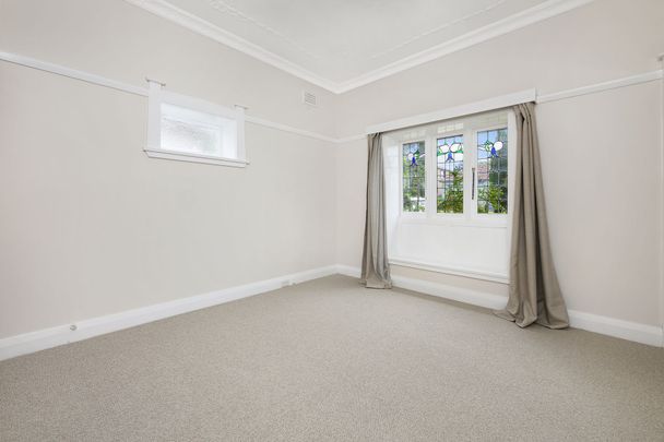 Cute, Convenient Character Home - Walk to Everything! - Photo 1