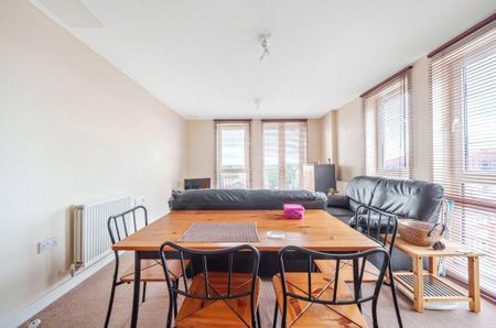 2 bedroom flat to rent - Photo 2