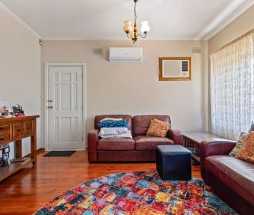 Neat & Comfortable 2-Bedroom Home in a Convenient Location - Photo 3